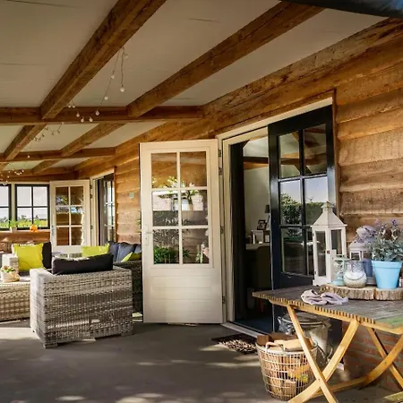 Warmhuisje Chalet Warmenhuizen