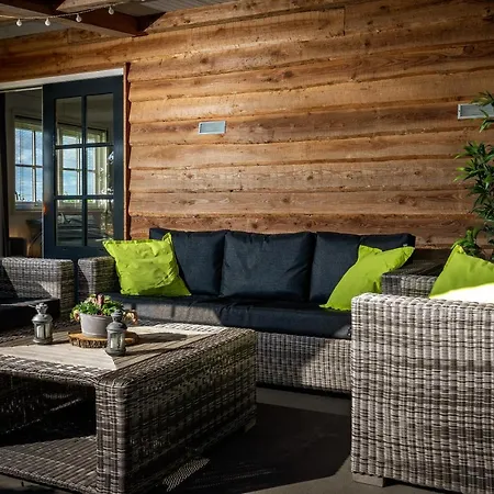 Warmhuisje Chalet Warmenhuizen